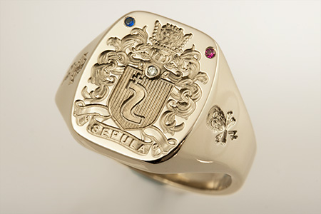 Sepula Family Name / Louis XIV Style Arms / 'Show Engraving' / Oval 18ct