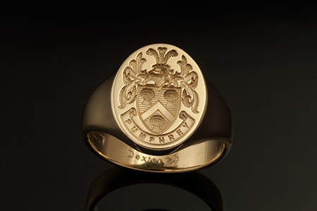 Pumphrey Family Name / Louis XIV Style Arms / 'Show Engraving' / Oval 14ct