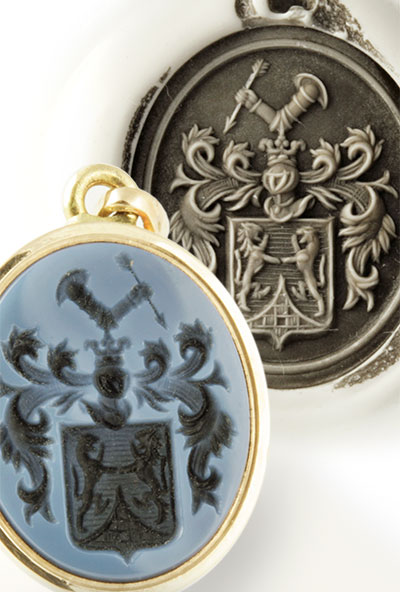 Gold Sardonyx Gemstone Pendant Engraved with a Coat-of-Arms