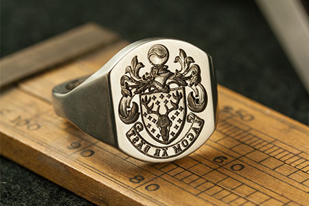 Tudor Style Arms / 'Seal Engraving' / Oval 9ct White Gold